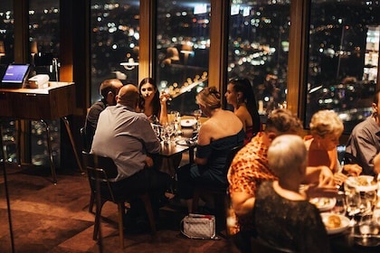 Middag på restauranten 360 Bar and Dining i Sydney Tower