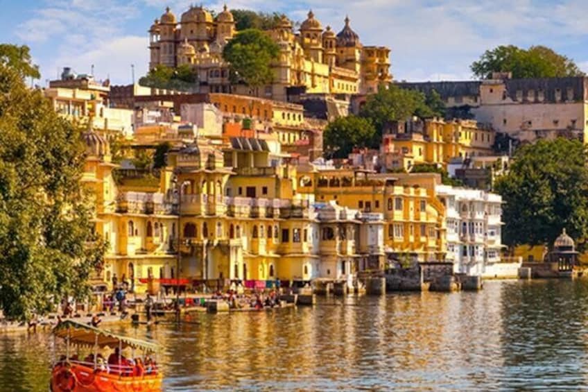 Golden Triangle Tour with Khajuraho and Varanasi (5 Star Hotel)