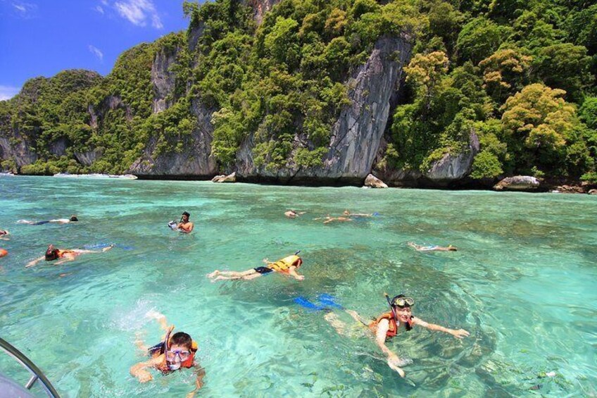 Island Hopping to Phi Phi & Bamboo Island by Singthongchai Speed Boat from Koh Lanta