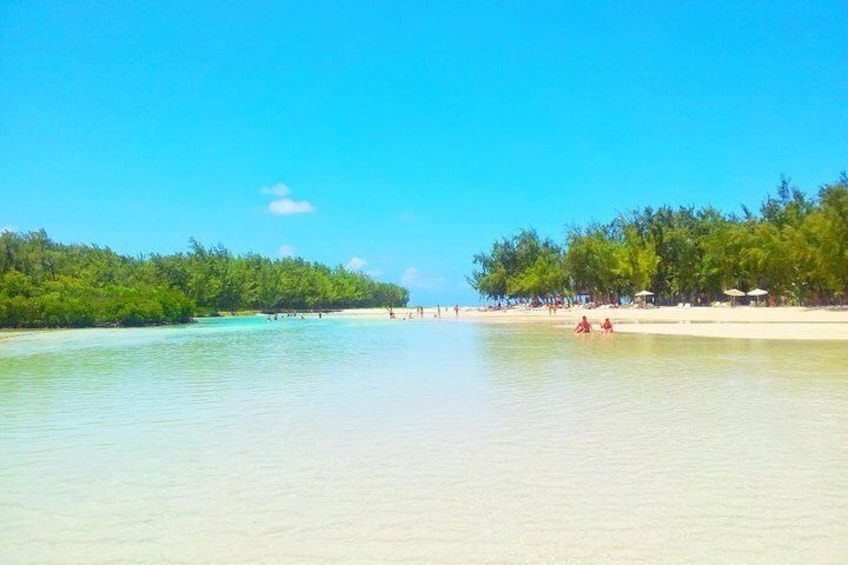 Ile aux Cerfs Beach & Lagoon