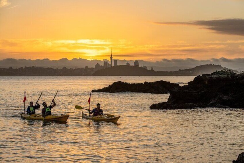 Sunset kayak tour to Rangitoto Island