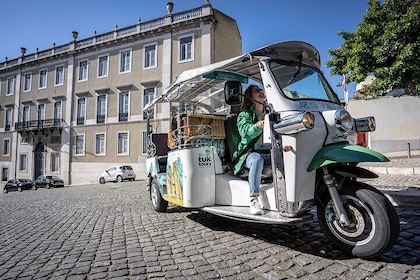 Lisbon: Half Day Sightseeing Tour on a Private Electric Tuk Tuk