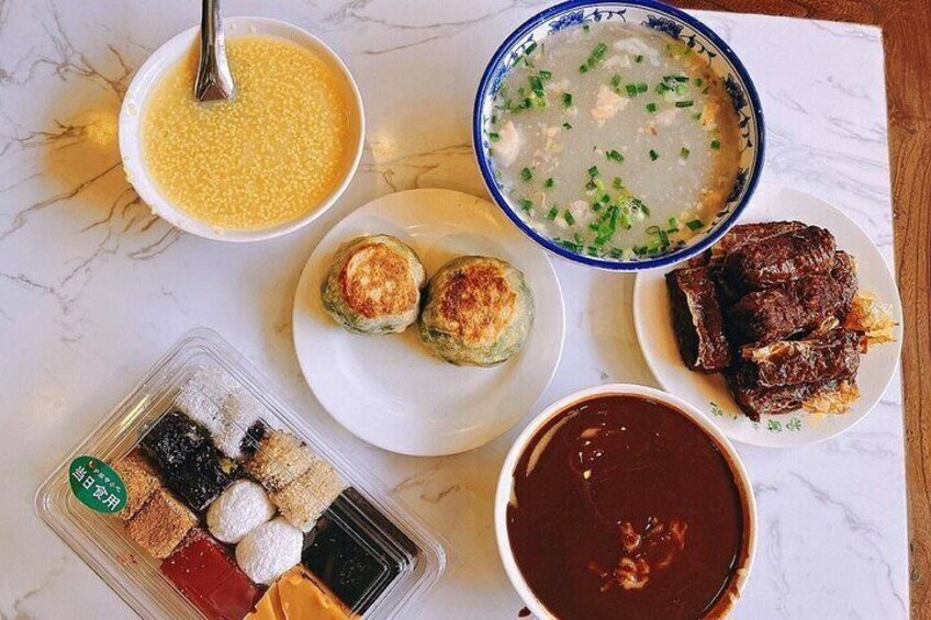 Beijing Hutong Neighborhood: Food and Dinner Tour