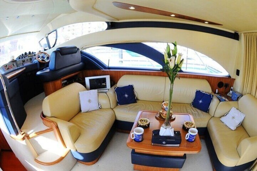 luxury yacht tour