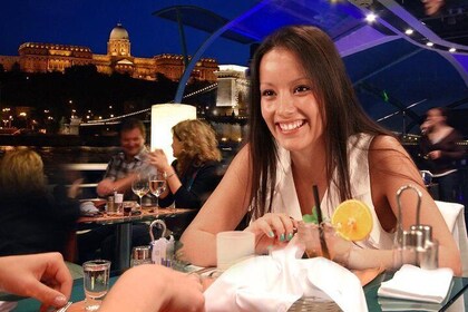 Cruise met diner bij kaarslicht door Legenda Cruises, Boedapest