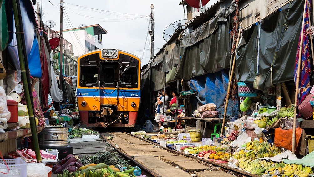 Bangkok Floating Market and Maeklong Railway Private Tour