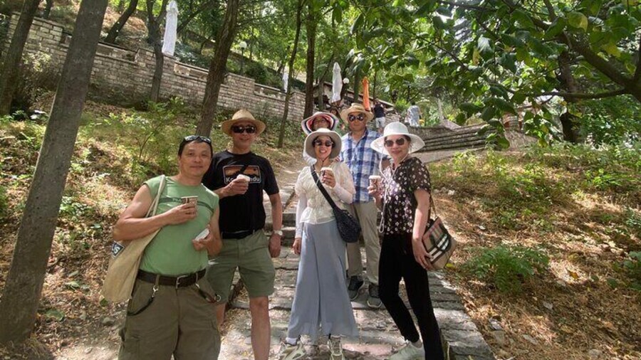 Tour to Gjirokastra and Lekuresi Castle from Saranda