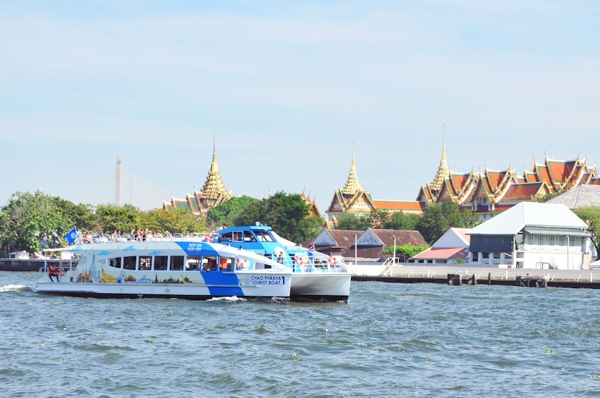 Chao Phraya Tourist Bangkok Hop-On-Hop-Off Sightseeing Boat