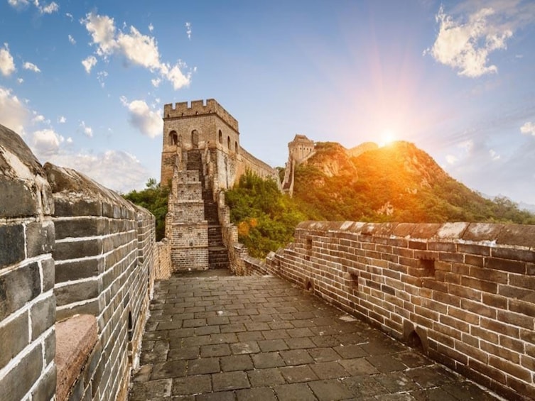 Private Tour: Great Wall at Badaling & Ming Tomb with Lunch