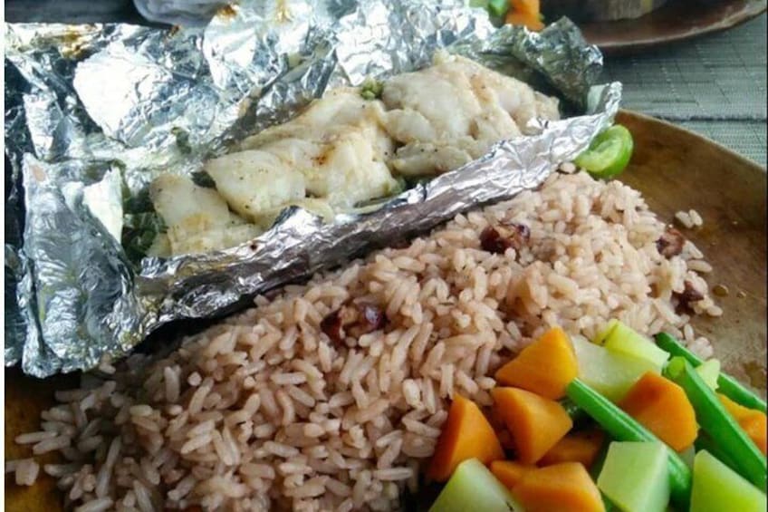 Fresh fish with rice & peas
