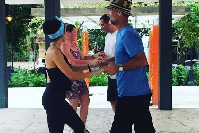 Outdoor Salsa Dance Workshop for Beginners - San Juan, Puerto Rico
