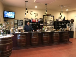 Wineries/Distillery/Diana's Cellar Door & Brewery Tours