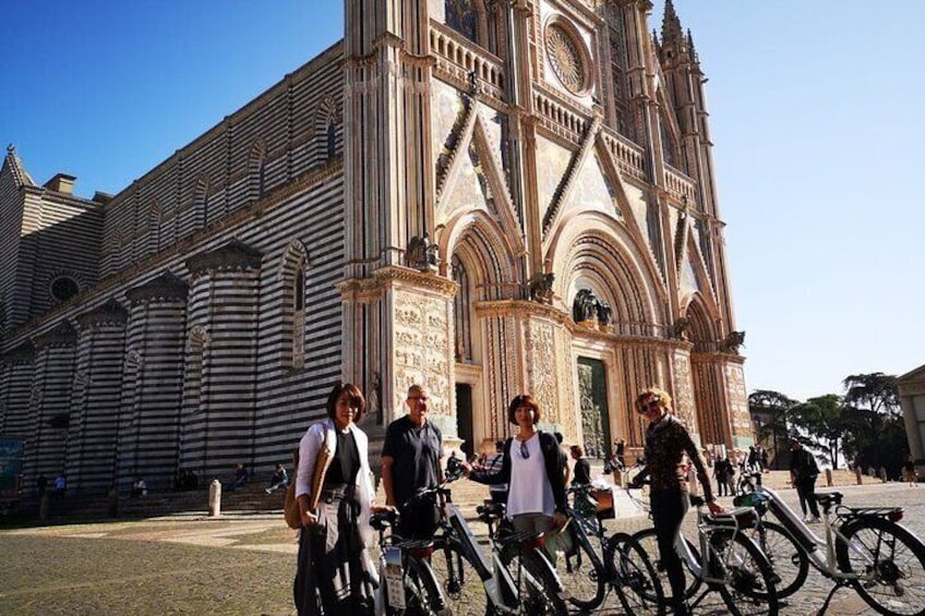 Orvieto by Evening: Small Group e-Bike tour with Dinner