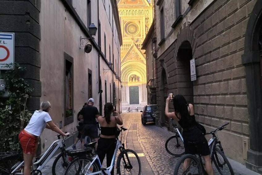 Orvieto by Evening: Small Group e-Bike tour with Dinner