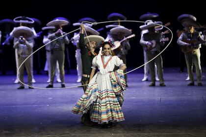 Ett magiskt spektakel: Mexikos nationella folkloristiska balett i världskla...