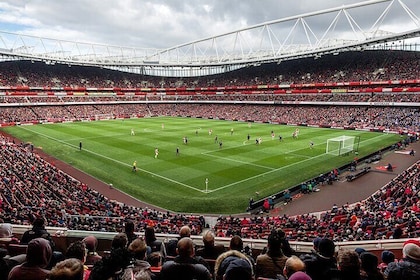 Partido de fútbol del Arsenal en el Emirates Stadium