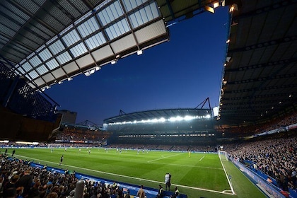 Chelsea fotbollsmatch på Stamford Bridge Stadium