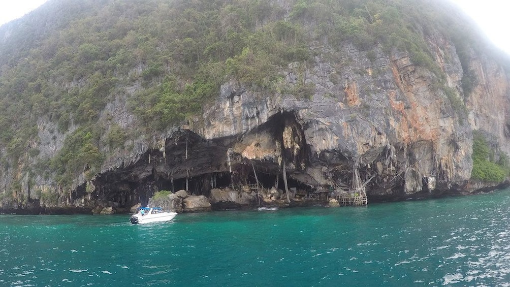 Maya Bay Sleep aboard Tour From Phi Phi