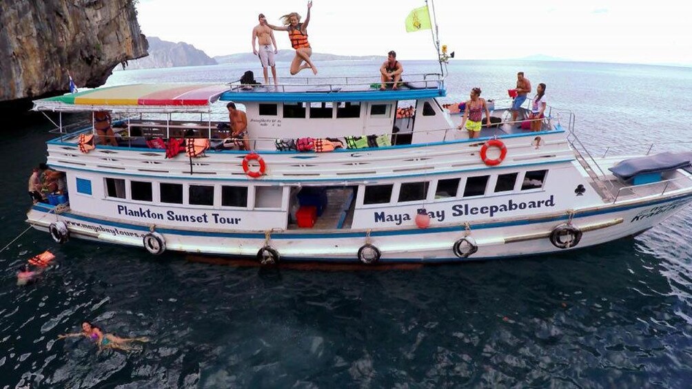 Maya Bay Sleep aboard Tour From Phi Phi