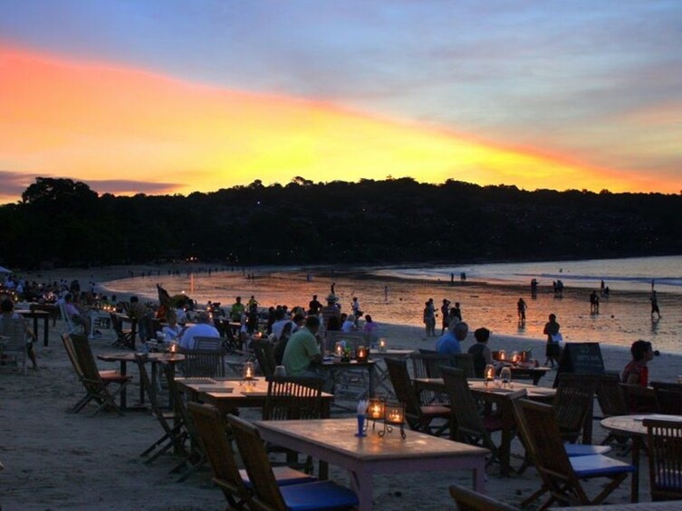 Bedugul & Tanah Lot Tour with Jimbaran Seafood Dinner