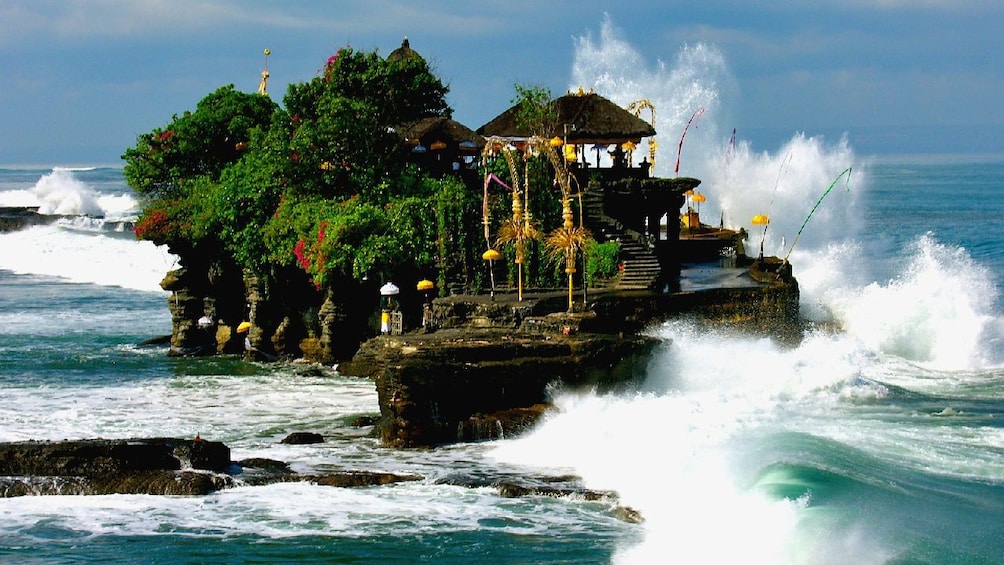Tanah Lot, Uluwatu & Jimbaran Day Tour
