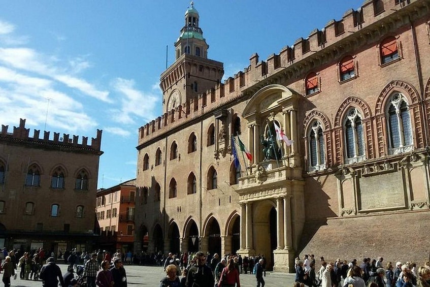 Private & Personalised Full Day in Bologna with a Local