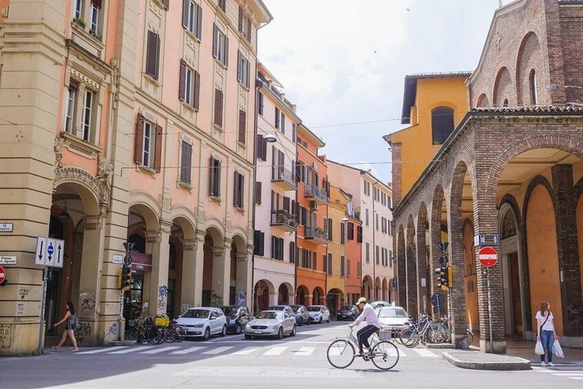 Private & Personalised Full Day in Bologna with a Local