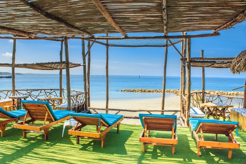 Playa Morena Beach club  (Isla Tierra Bomba)