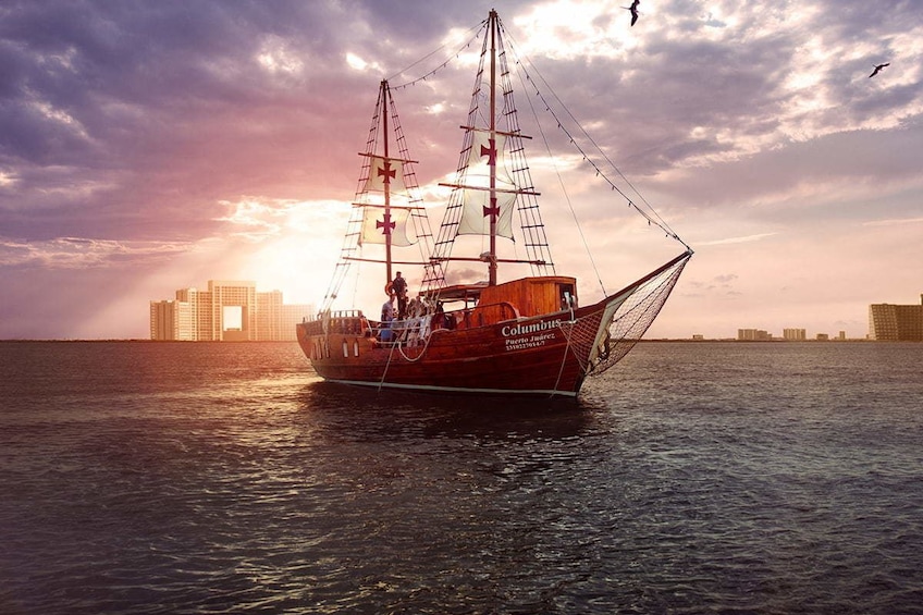 Magic & Romantic Date Sailing in Lagoon at Cancun