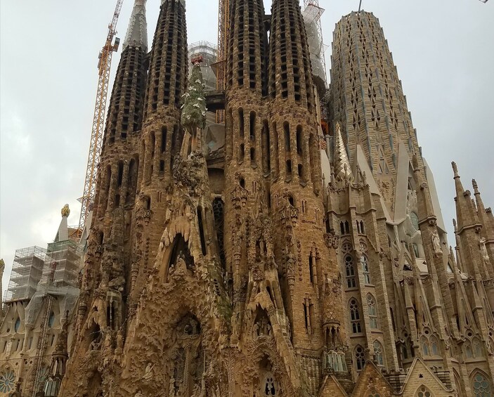 Private Accessible La Sagrada Familia and Gothic Quarter