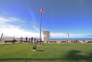 Laguna Beach Small Group Art, Americana & Sweet Treats Tour