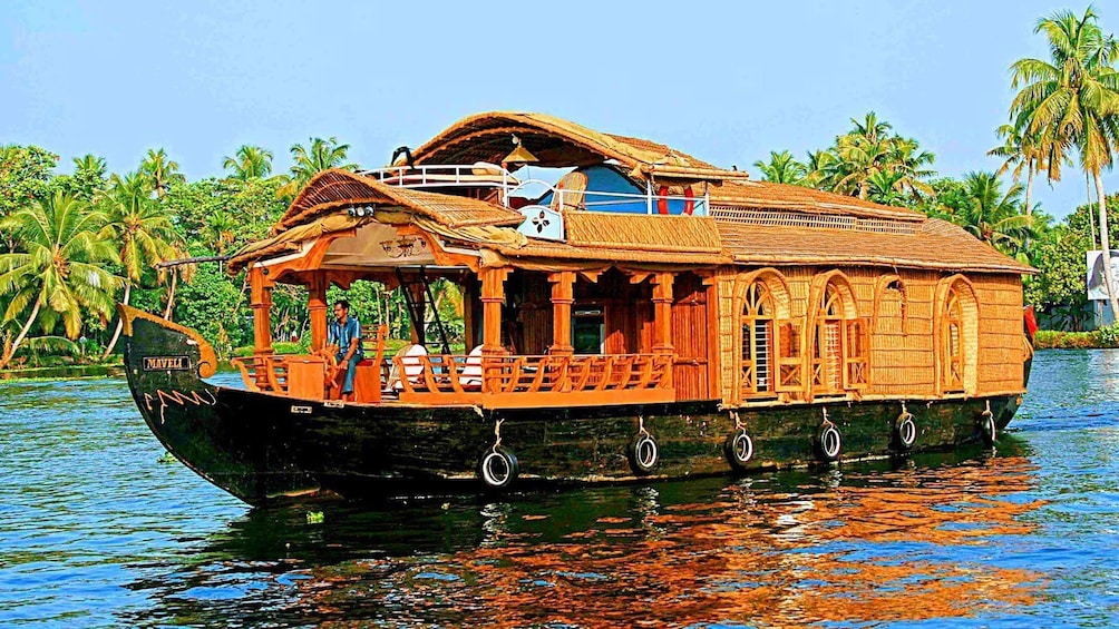 Houseboat Cruise on Alleppey Backwaters with Lunch