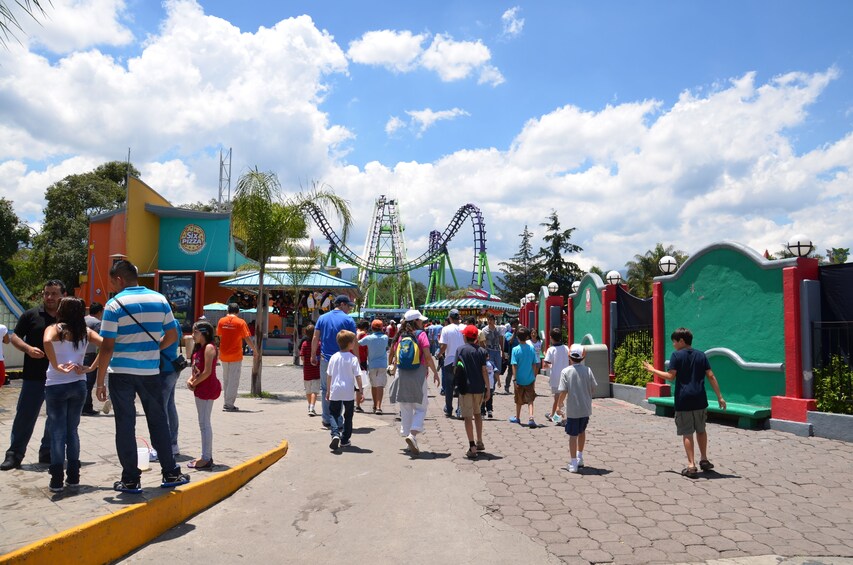 Admission to Six Flags Mexico with roundtrip transportation