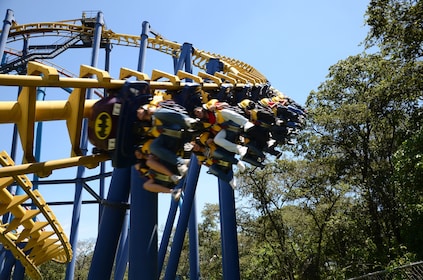 Admission to Six Flags Mexico with roundtrip transportation