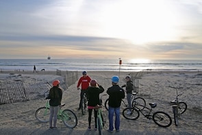 Huntington Beach Small Group Bike & Beach Sunset Tour