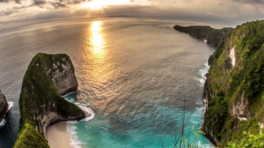 Outside Mainland Getaway – Nusa Penida Day Tour