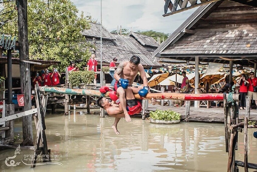 Pattaya Floating Market Tourist