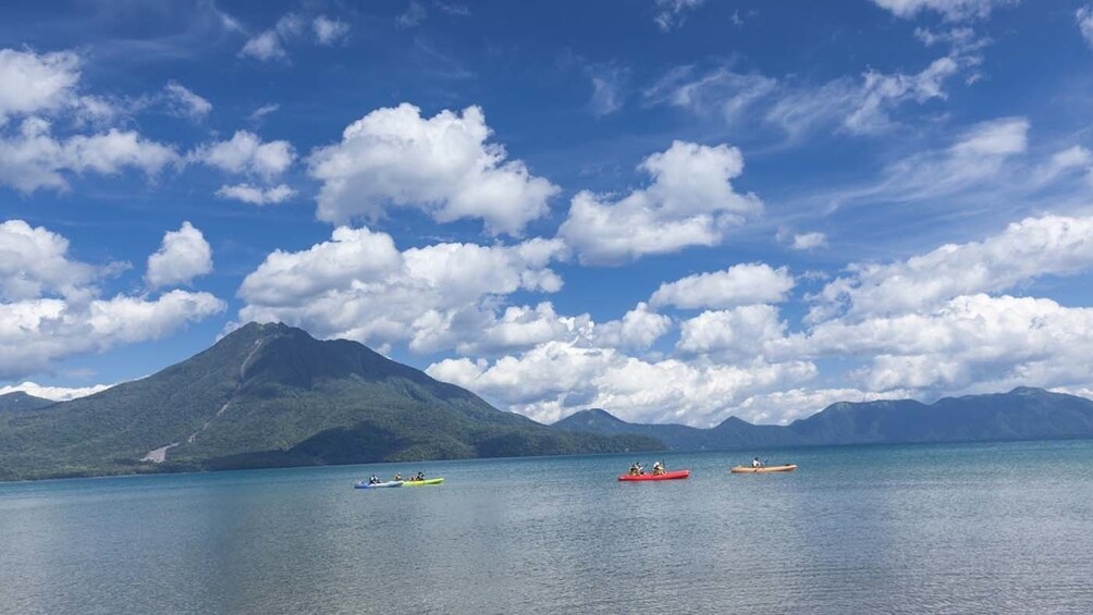 Hokkaido Noboribetsu, Toya & Shikotsu Lake Day Tour