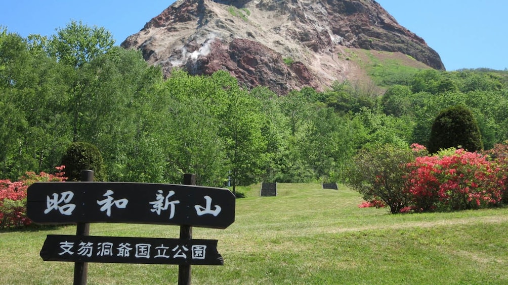 Hokkaido Noboribetsu, Toya & Shikotsu Lake Day Tour