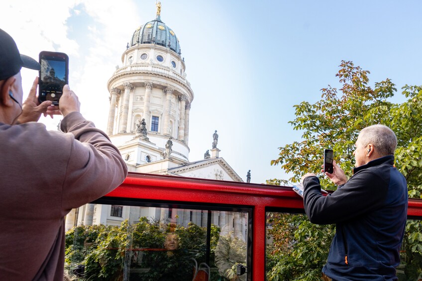 Berlin Combo: Red Sightseeing Hop-On-Hop-Off Bus & Icebar