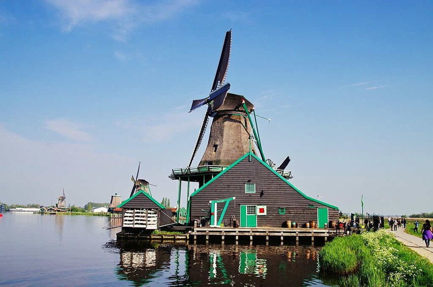 Windmills, Cheese & Traditions: Zaanse Schans Private Tour