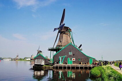 Family Day in Magical Zaanse Schans Private Tour