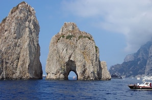 Capri Mini Cruise: Full Day Faraglioni Dive and Lunch