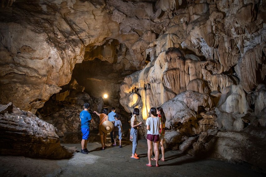 Hoa Cuong Cave 