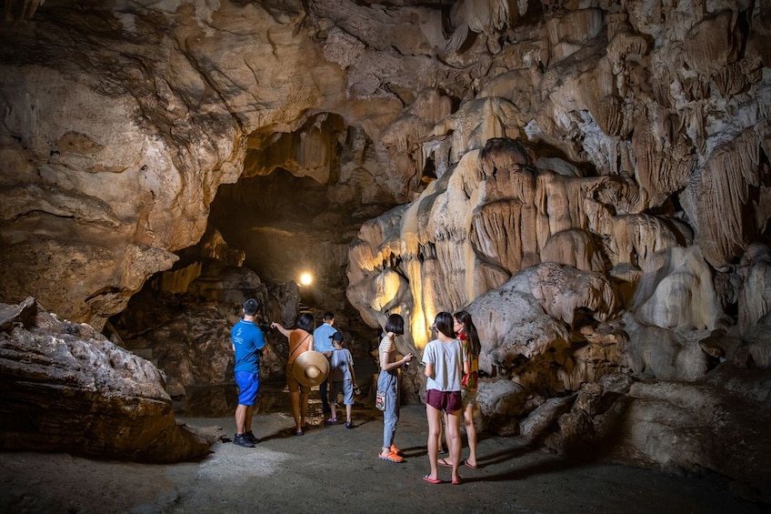 Hoa Cuong Cave 