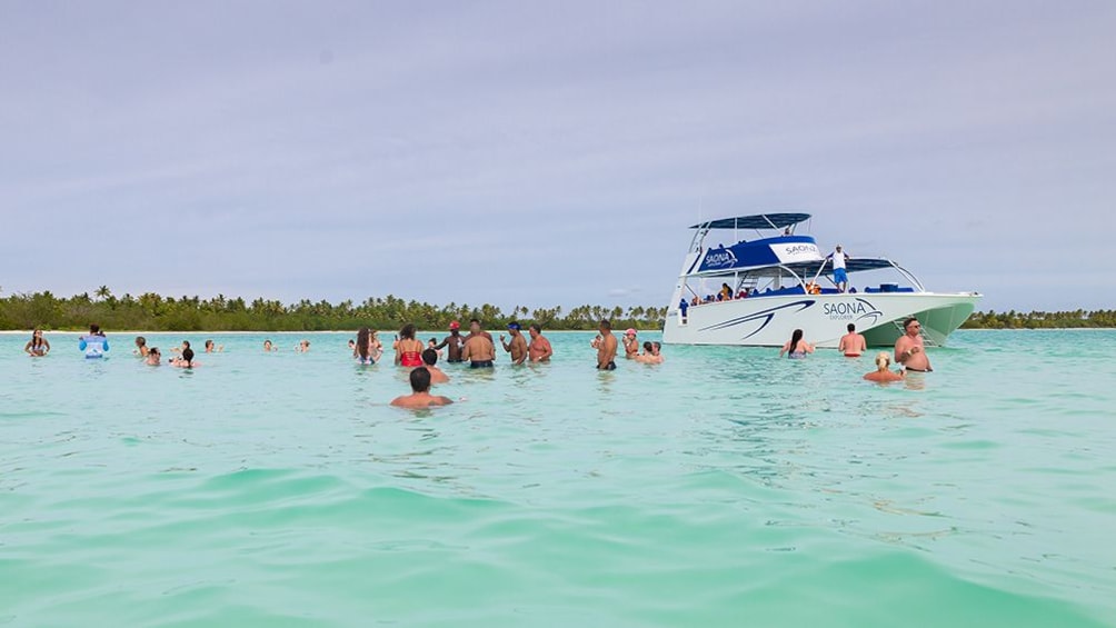 Full-day Saona Catalina tour with lunch