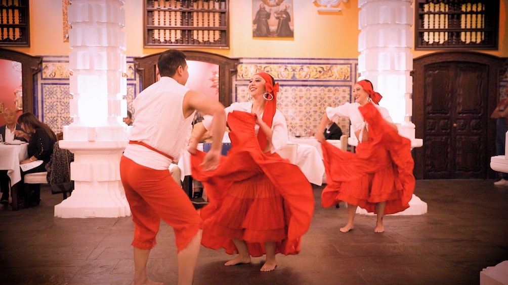 Dinner with Folkloric Show at Casa Tambo Restaurant