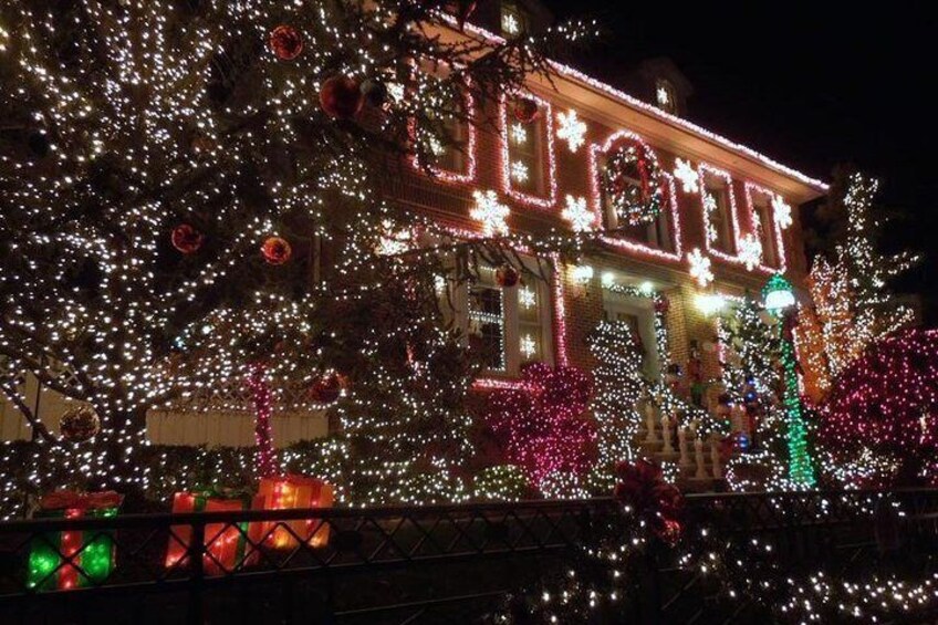 Christmas Lights Tour - Dyker Heights in Brooklyn