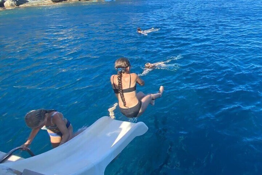 Catamaran trip to Cala Murtra with Submarine Vision and Swimming