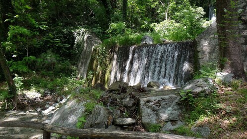 ทริปวั�นเดียวจากเทสซาโลนิกิไปยังบ่อน้ำพุร้อนโพซาร์